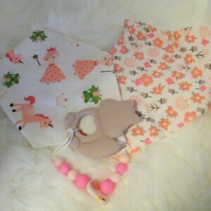 Ens. cadeau de 2 bavoirs bandanas avec Attache et jouet de dentition pour Fille